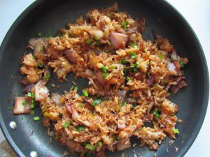 kimbap-ze-smażonym-ryżem-z-kimchi